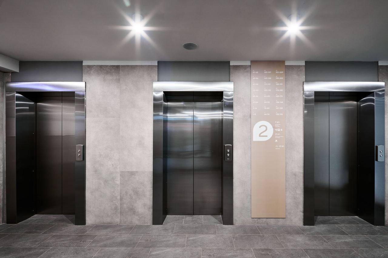 Сервисные лифты и холлы
